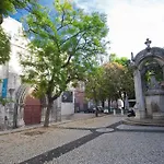 Entre O Carmo E A Trindade * Lisboa