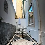 Entre O Carmo E A Trindade Lisboa