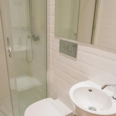 Entre O Carmo E A Trindade Lisboa