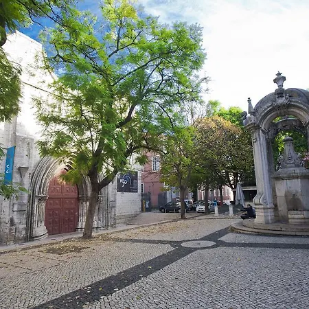 Entre O Carmo E A Trindade * Lizbona