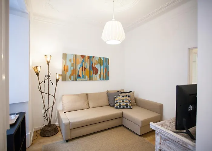 恩特雷里奥斯卡尔穆特林达德公寓 * Lisboa