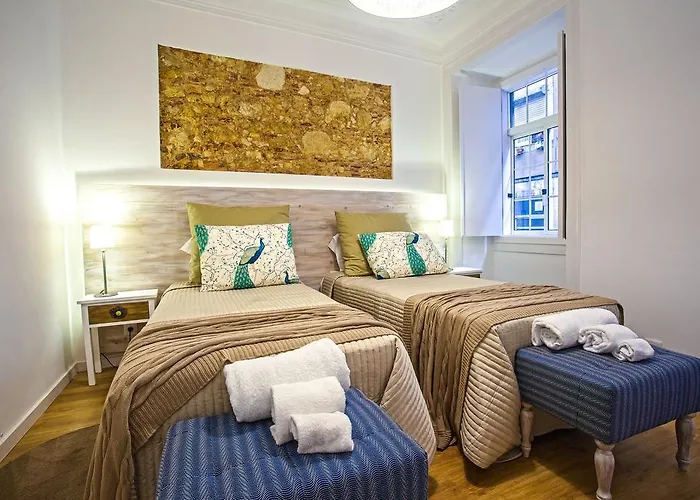 恩特雷里奥斯卡尔穆特林达德公寓 * Lisboa