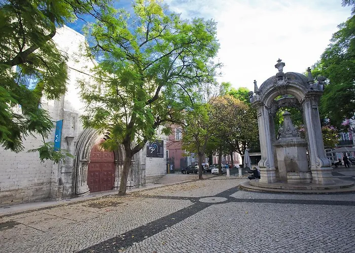 恩特雷里奥斯卡尔穆特林达德公寓 * Lisboa