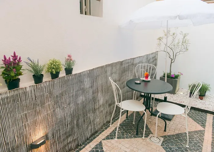 恩特雷里奥斯卡尔穆特林达德公寓 * Lisboa