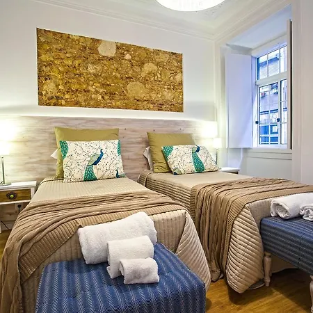 Entre O Carmo E A Trindade * Lisboa